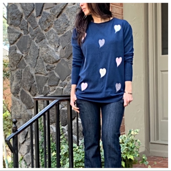 ✨LAST ONE ✨PARIS✨HEARTS SWEATER - Picture 5 of 6